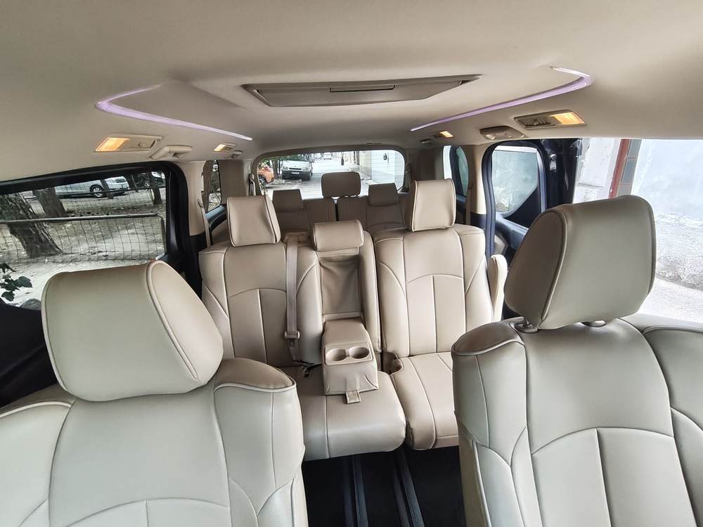 Салон Toyota Alphard с ambient-подсветкой